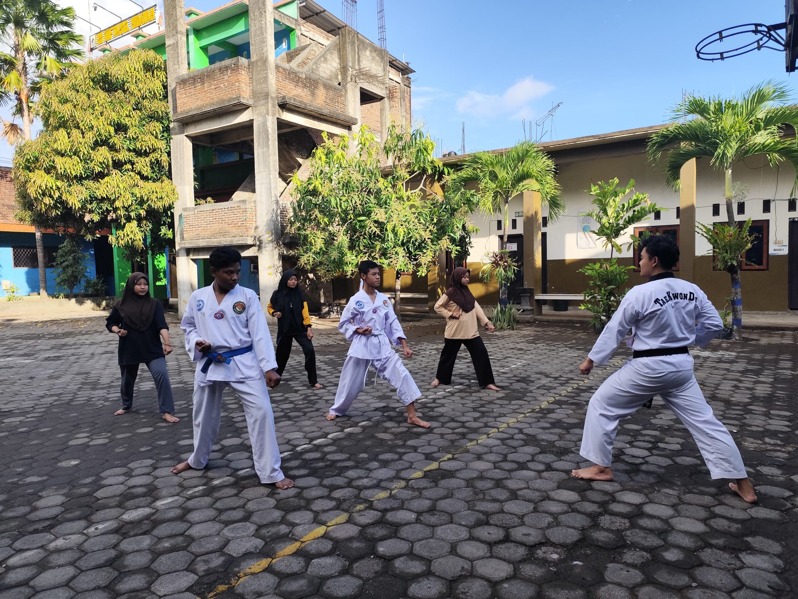 ektrakulikuler taekwondo setiap minggu sore