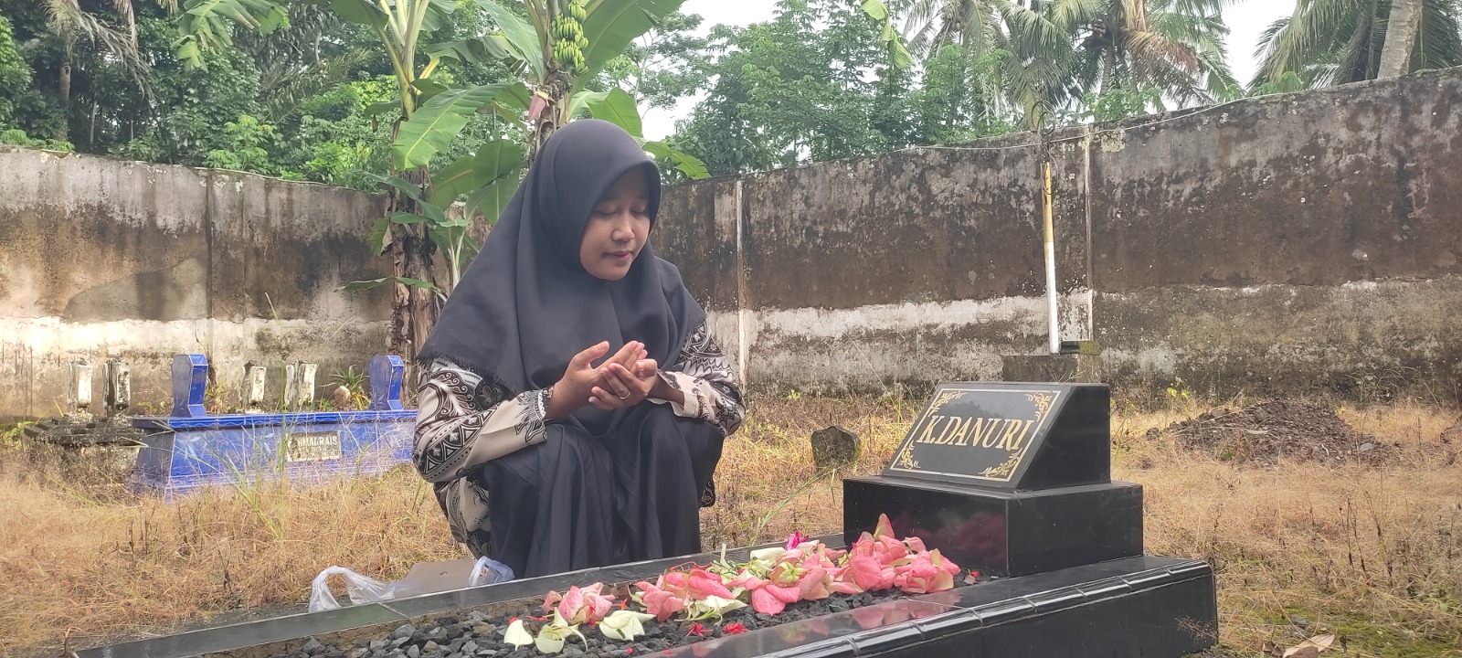 ibu yulis Farida ulfa